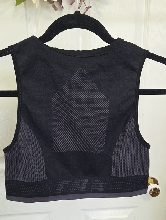 Aritzia Tops - Aritzia Black Textured Seamless Crop Tank